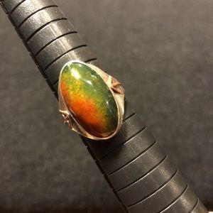 Sterling silver size 7 ring w oval dark green, mustard & deep burnt orange stone
